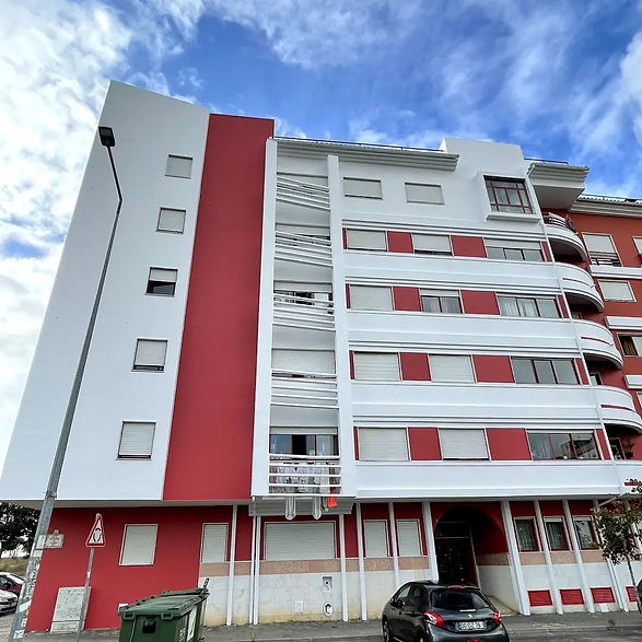 Isolamento e pintura de fachadas e pontos de entrada de água. Agradecemos mais um cliente
