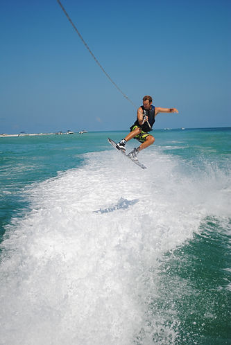 Allen's Aquatic Adventures Watersports: Wakeboarding Waterskiing Tubing
