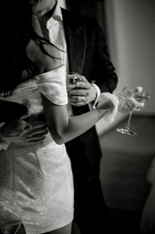 romantic destination wedding couple photo in Tuscany, capturing timeless intimacy and Italian charm