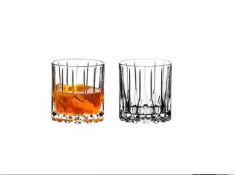 Sambuca: el licor italiano que huele a anís, sabe a tradición y se sirve “con la mosca