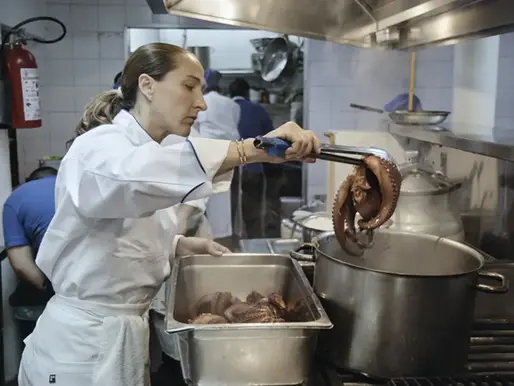 Chefs bajo presión, reconocimiento y reinvención: el pulso de la gastronomía mundial en abril de 2026