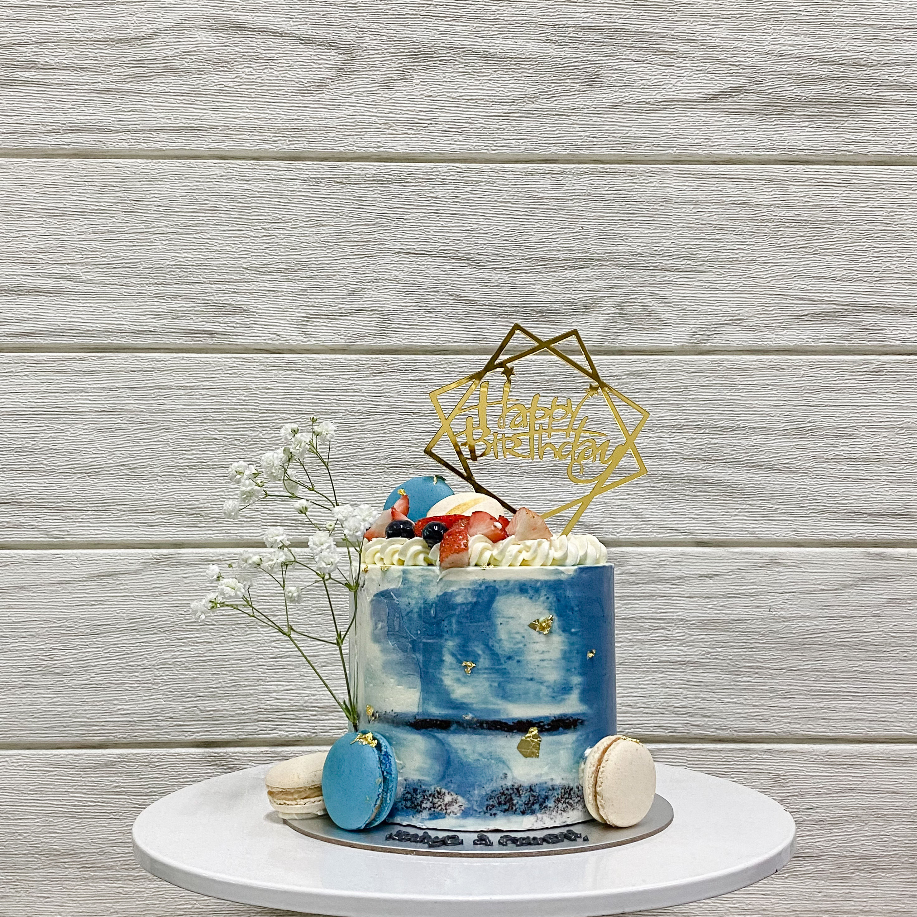 Rustic berries and Macaron