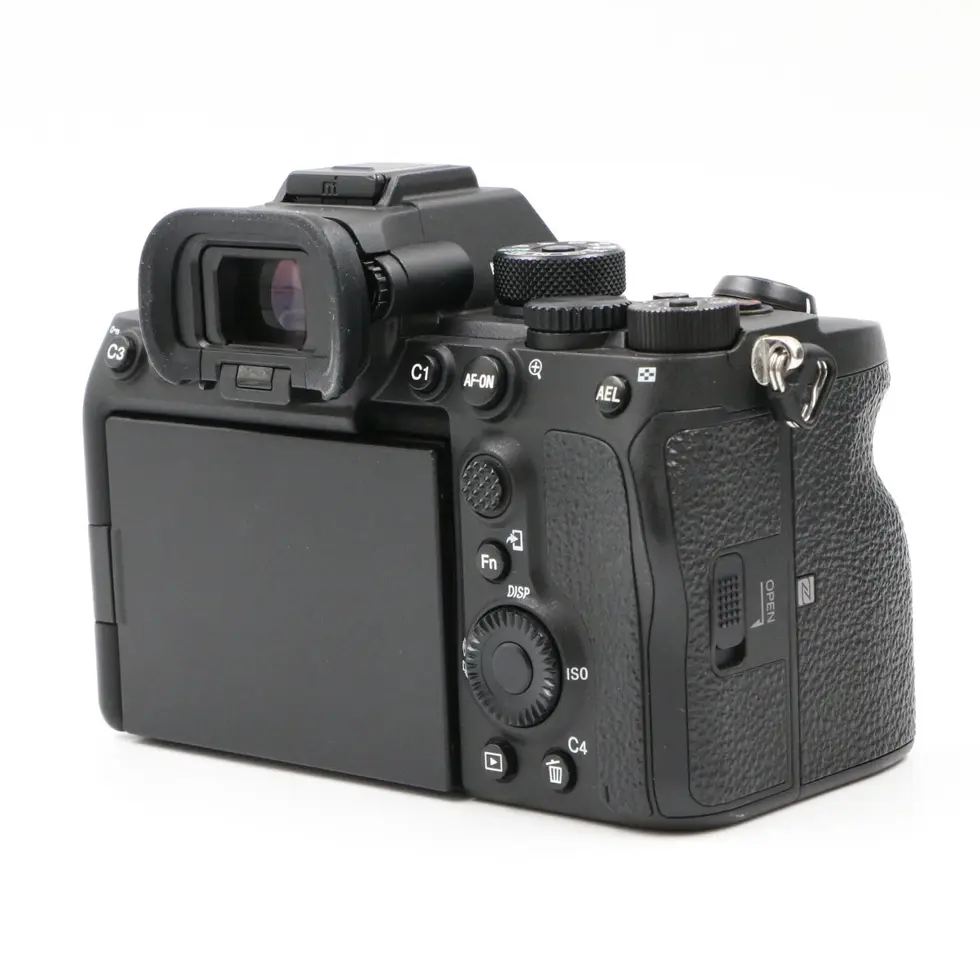 Camera rear view showing screen and buttons for settings, Leica M10-P in focus.