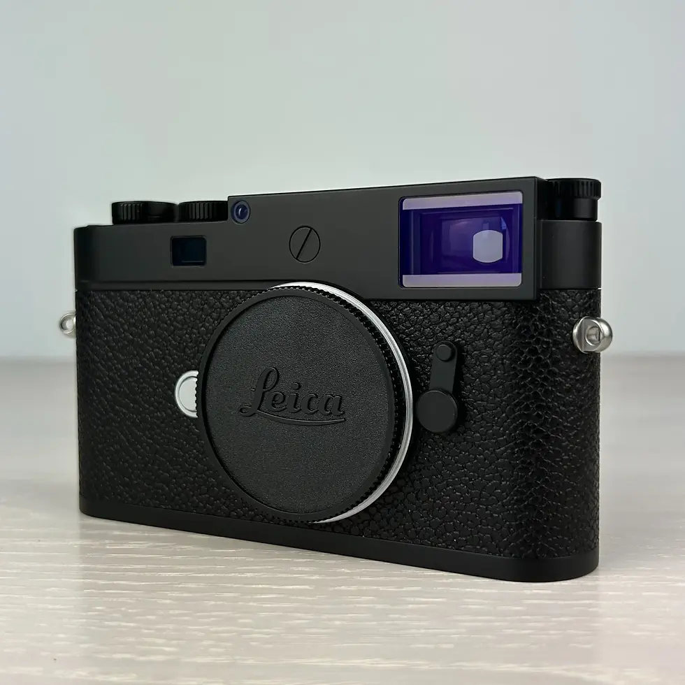 Black Leica camera with lens cap on a white background Leica SL2-S.