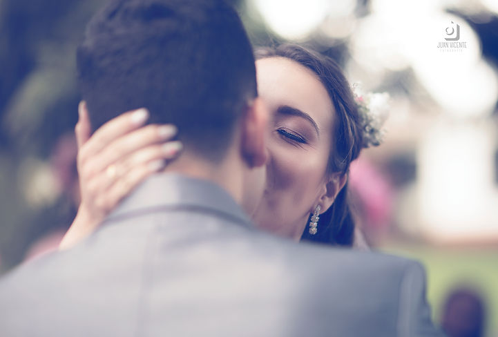 Beso pechocha.jpg