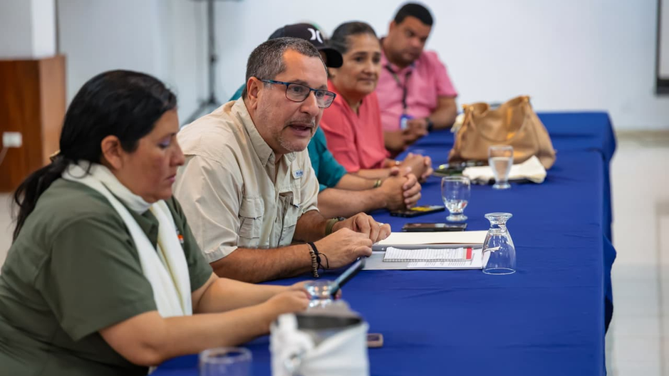 MiAMBIENTE y productores acuerdan ordenar actividad agrícola en Paso Ancho sin ampliar la frontera del Volcán Barú