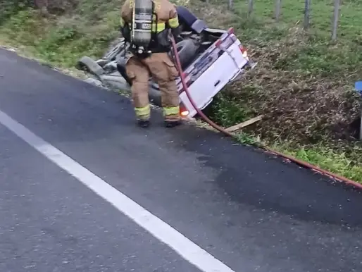 Tragedia en Bocas del Toro: mujer fallece tras vuelco vehicular en la vía hacia Almirante