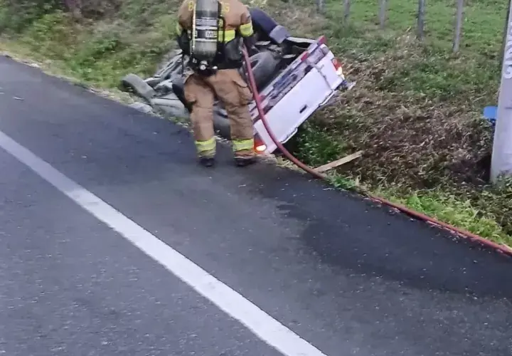 Tragedia en Bocas del Toro: mujer fallece tras vuelco vehicular en la vía hacia Almirante