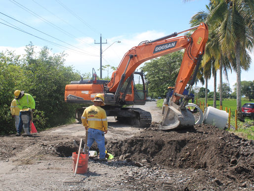 Avanza la rehabilitación de la carretera hacia Playa La Barqueta, eje clave para el turismo en Chiriquí