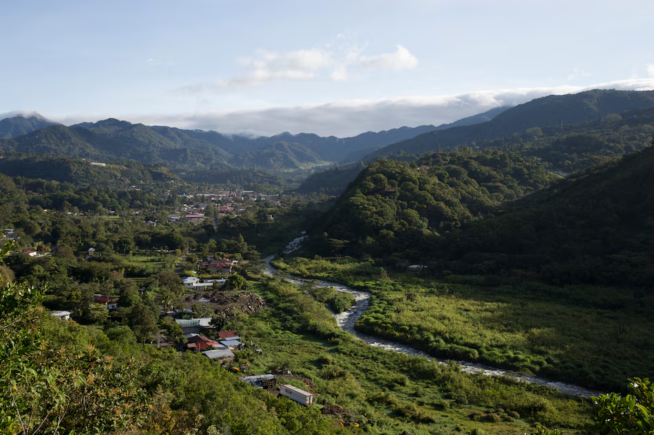 MiAmbiente detecta dos focos de contaminación por aguas residuales en el río Caldera y abre procesos administrativos