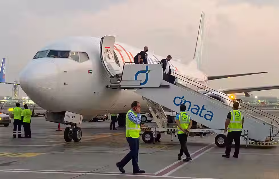 Emergencia en vuelo hacia Israel: avión aterriza en Arabia Saudita tras grave incidente entre pilotos