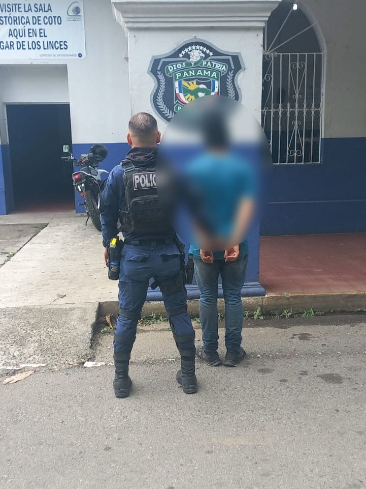 Aprehenden a hombre por dañar cajero automático en Los Algarrobos