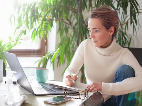 Ogni pianta che scegli è un gesto di cura. Ogni spazio che accoglie il verde, cambia la qualità della tua giornata.