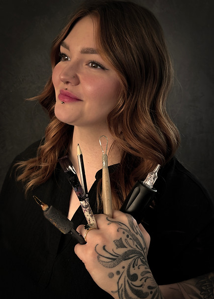 photo of Haylee Janai holding art tools