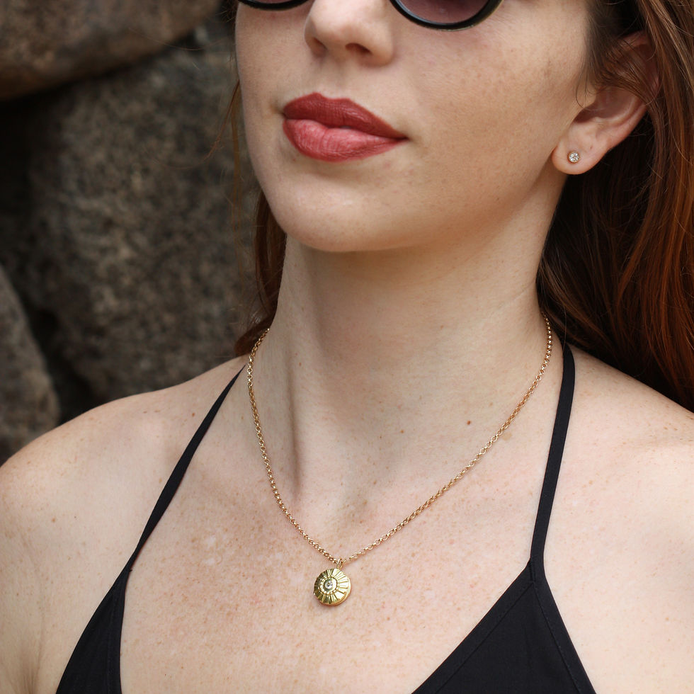 Thumbnail: Sunburst Locket in 14ky Gold 5/8"