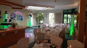 Hellweg-Events-Aufbau-Hochzeitfeier  (1).webp