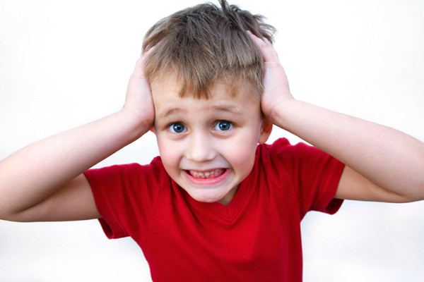 child grabbing head stressed tips for parents by kozie clothes