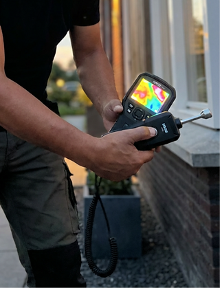 vochtmeting en thermografie bij kozijn voor opsporen van lekkage