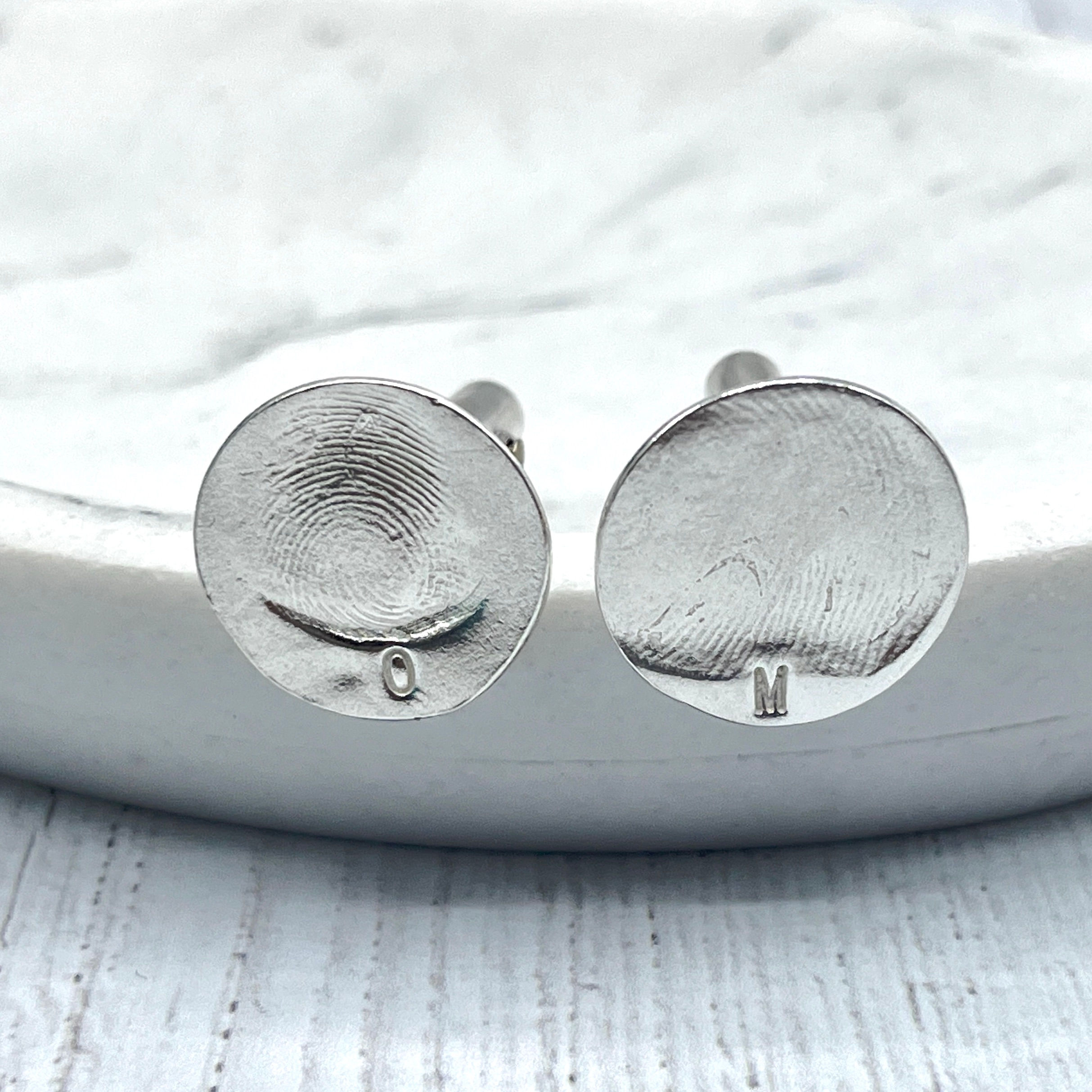 Boutons de manchette à empreintes digitales
