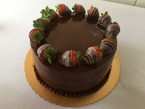 torta chocolate com morango