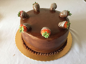 torta morango com chocolate