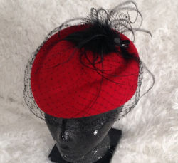 111 Feutre rouge & Voilette noire
