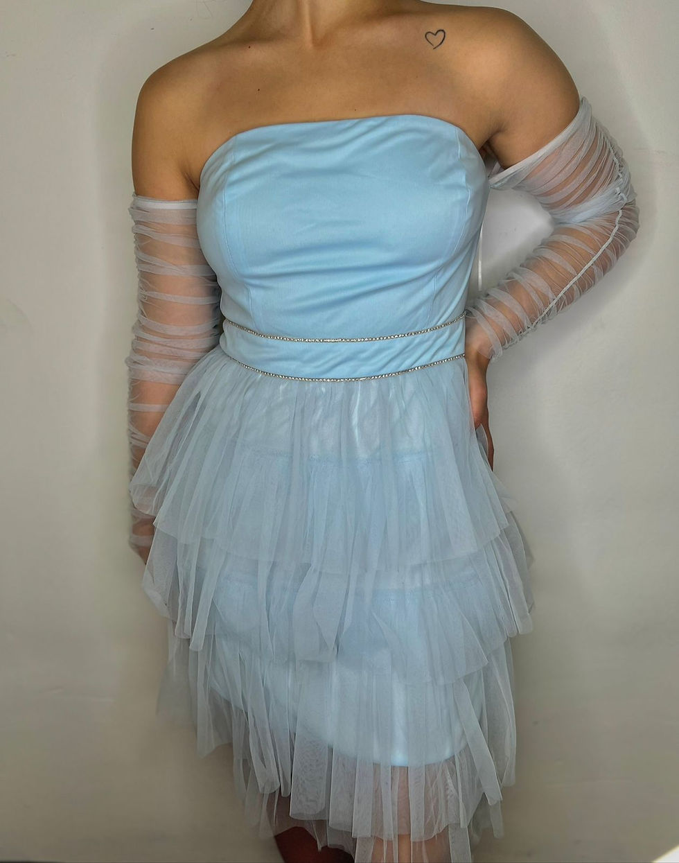 Vestido con Mangas de Tul / V176