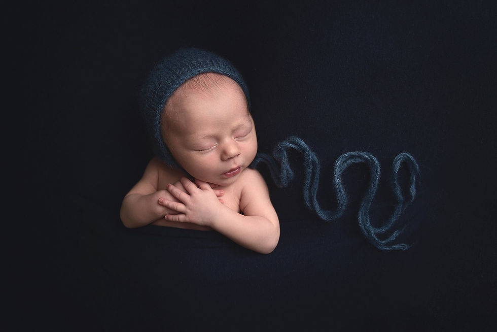 Newborn photo blue background
