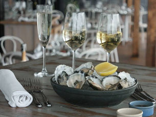 Sydney Restaurant Recommendation: Cala Luna’s Oyster and Wine Flights