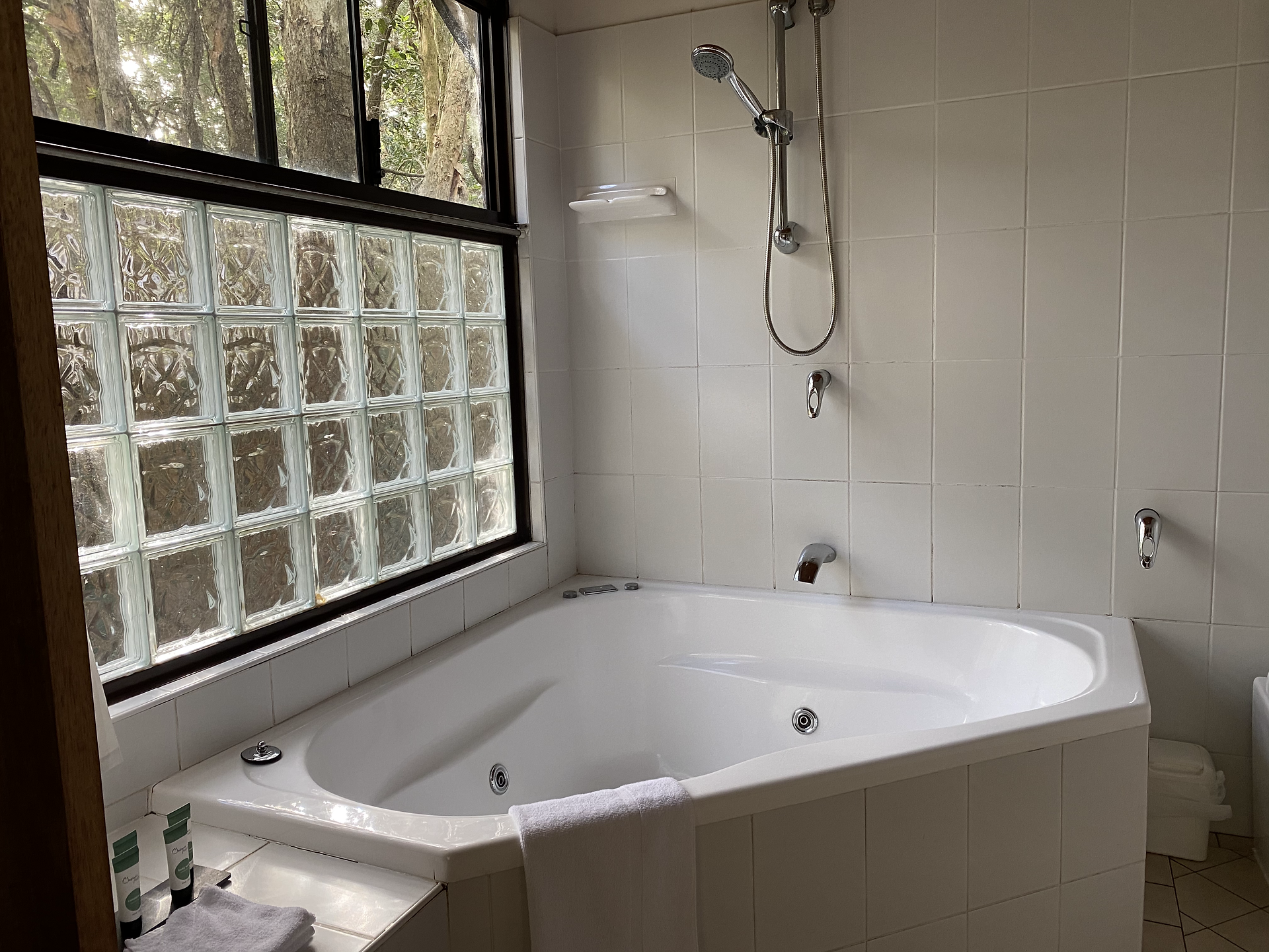 Bathroom at Wanderers Port Stephe s