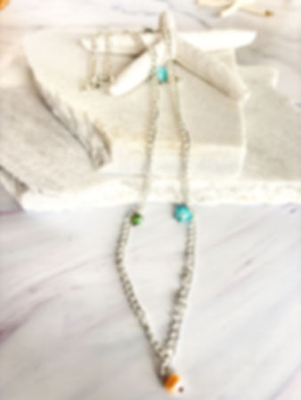 Chain necklace with coloured pearls