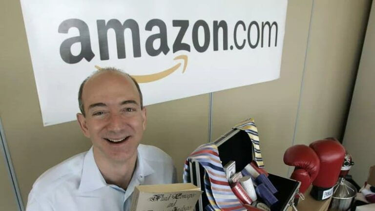 Jeff Bezos ra mắt Amazon vào năm 1995
