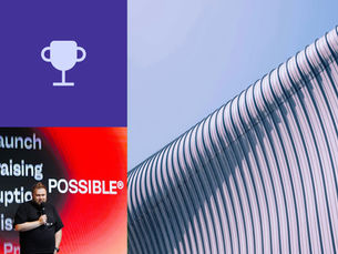 Фото-колаж на тему лідерства в бізнесі: чоловік-спікер виступає на конференції Mission Possible на тлі екрана зі словами 'Launch', 'Fundraising', 'Disruption'; іконка кубка, що символізує успіх; і фасад сучасної будівлі, що уособлює зростання. 