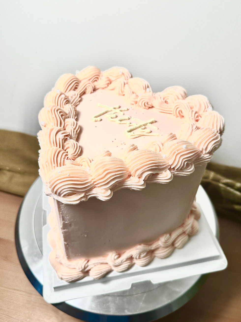 Miniatyrbilde: 5inch Vintage Heart cake w. Customised text