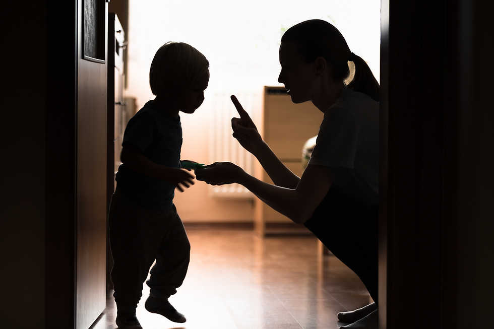 Muchas madres, padres y cuidadores terminan agotados de repetir una y otra vez las mismas instrucciones, mientras sienten que sus hijos simplemente las ignoran.