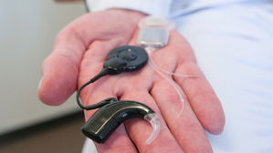 Wieder hören mit smarten Cochlea-Implantaten