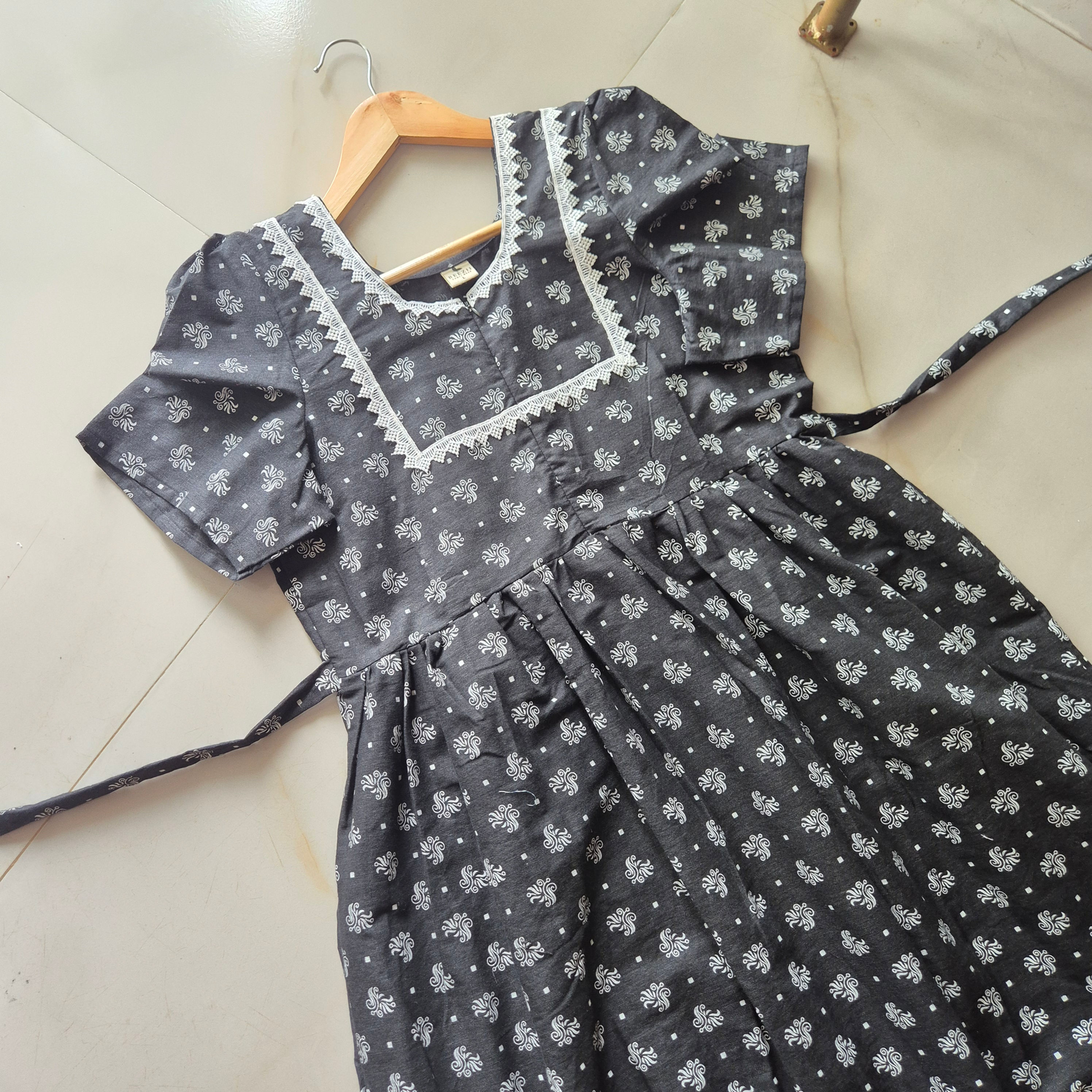 Black Tulip Pattern feeding\Casual maxi