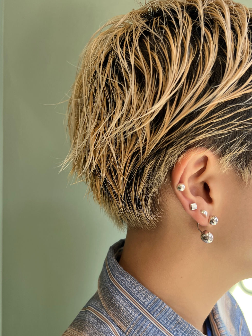 Thumbnail: double ball pierce - medium
