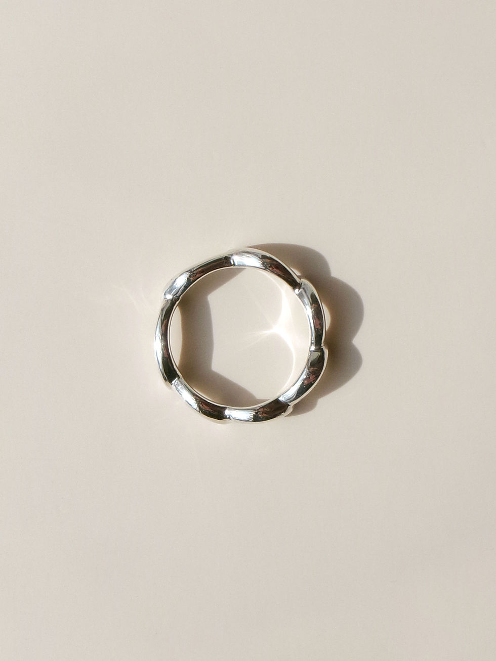 Thumbnail: wavy frill ring