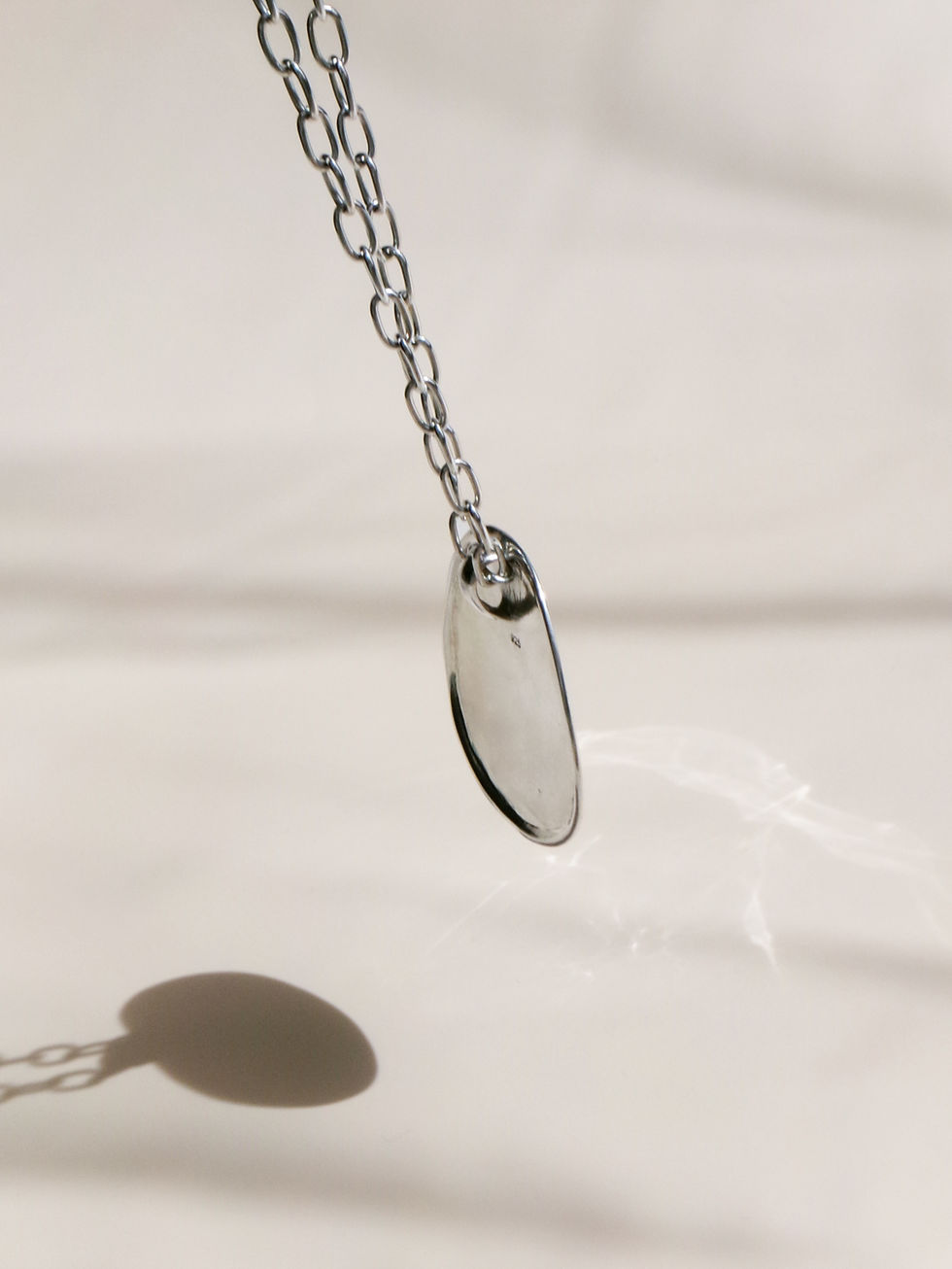 Thumbnail: egg shell - oval lariat 2way chain small