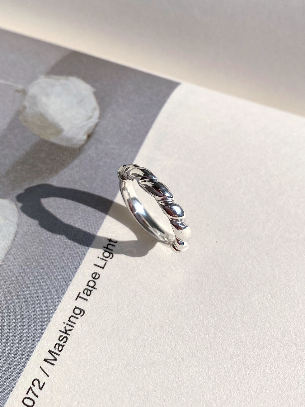 サムネイル： like twisting a rope ring