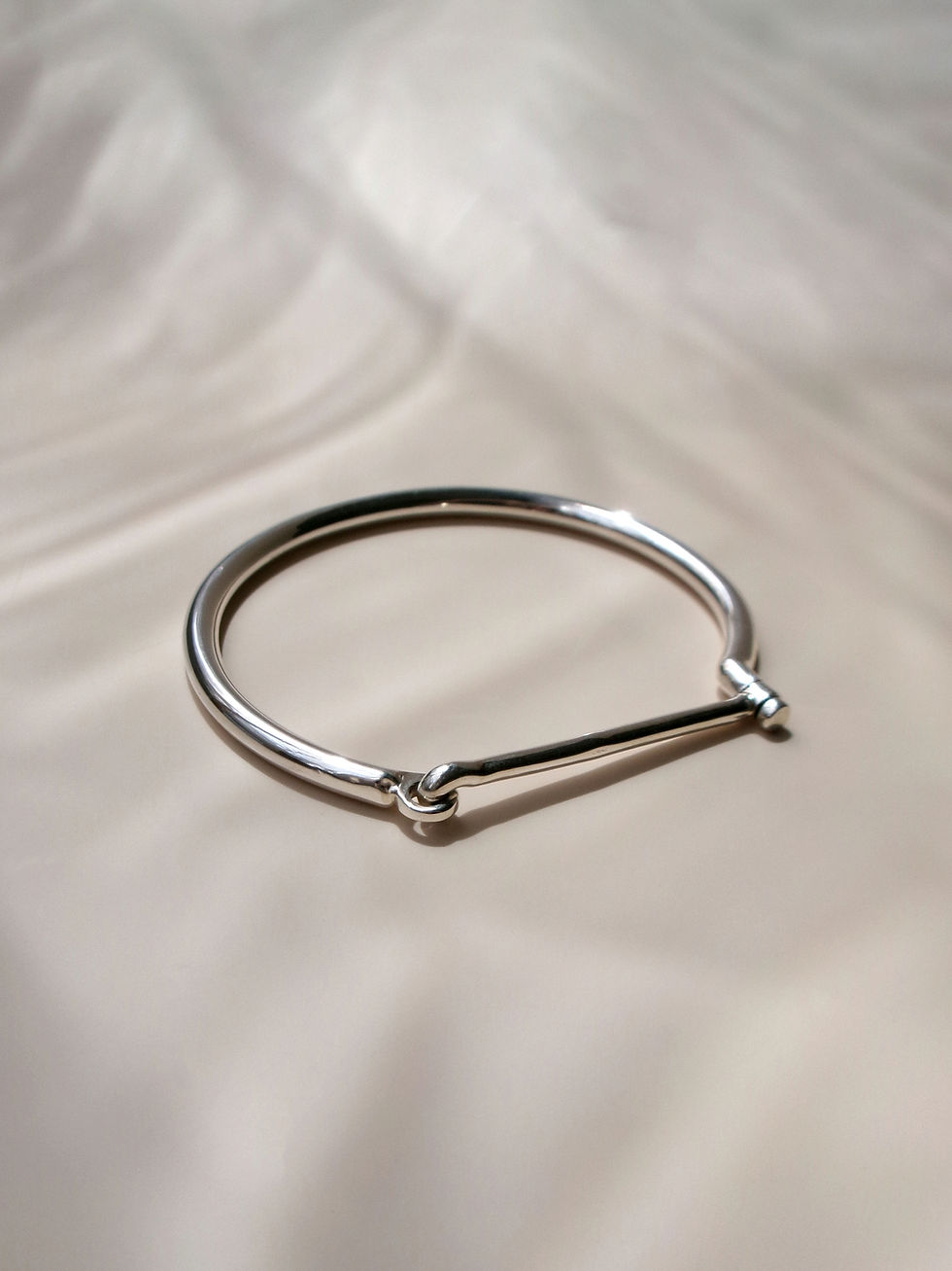 サムネイル： lock bangle