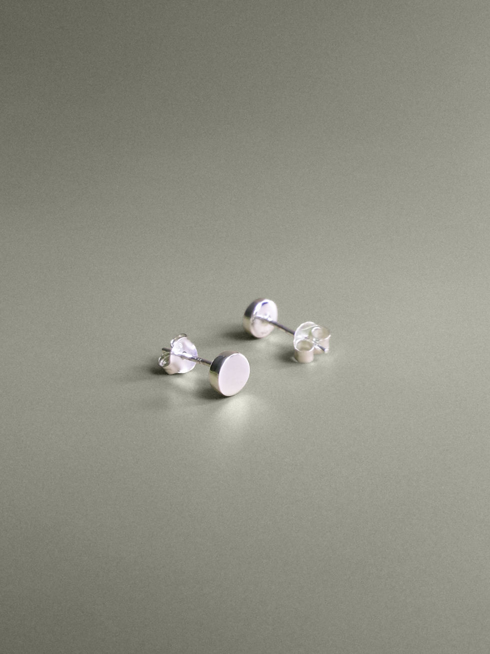 Thumbnail: mini circle pierce