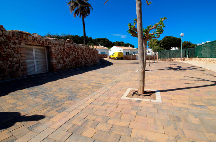 Nou empedrat nou empedrat realitzat per Joan de Salort serveis constructora de construccions obres reformes i manteniment. Nou empedrat en Cala'n Bosch