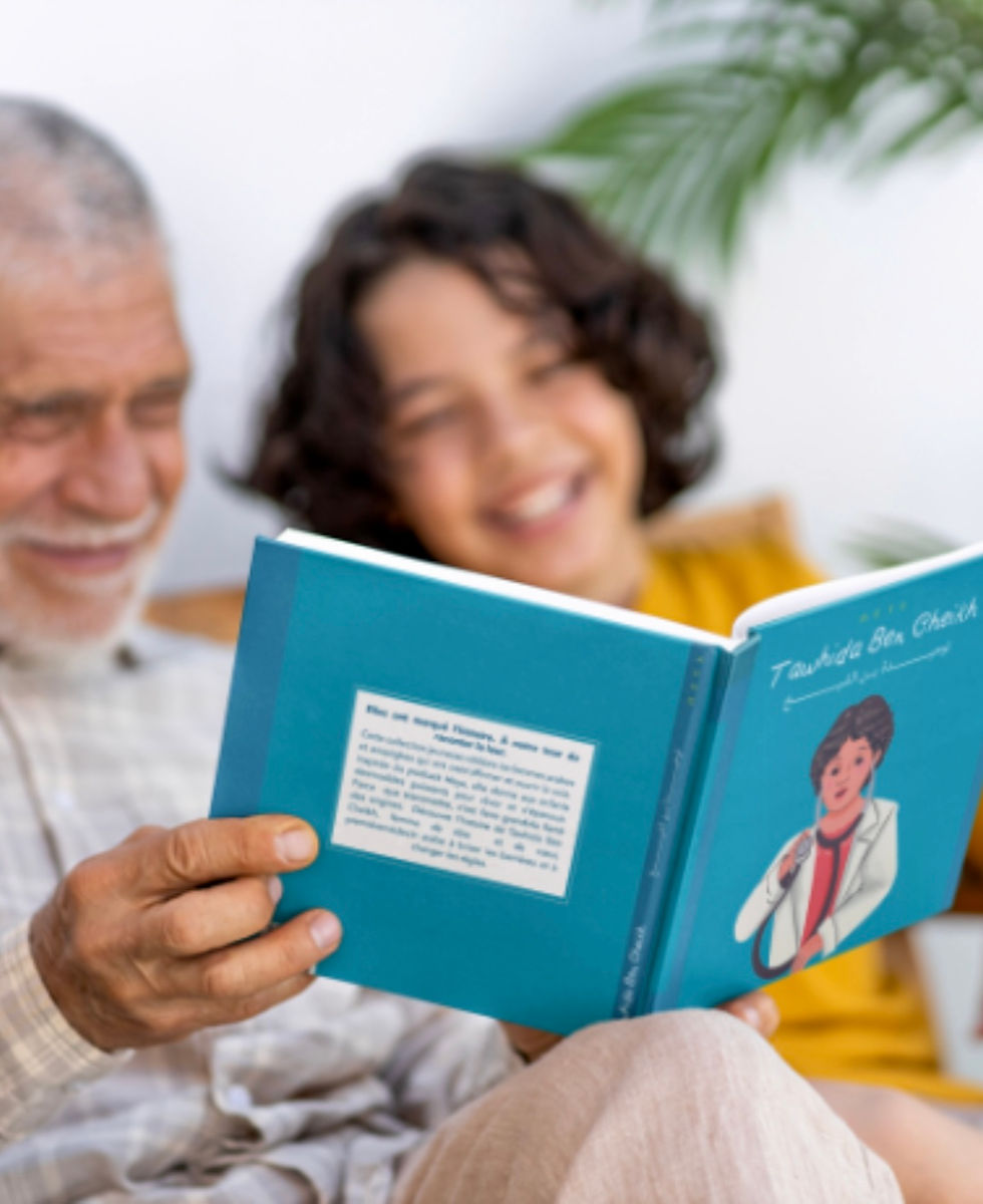 Grand-père et petit fils lisant le livre Heya Jeunesse