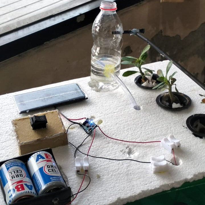 Arduino Pertanian Teknologi Panel Surya: Sistem Penyiraman Tanaman