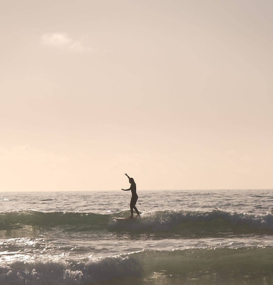 Crossteping on small loggy waves under the Moroccan sun