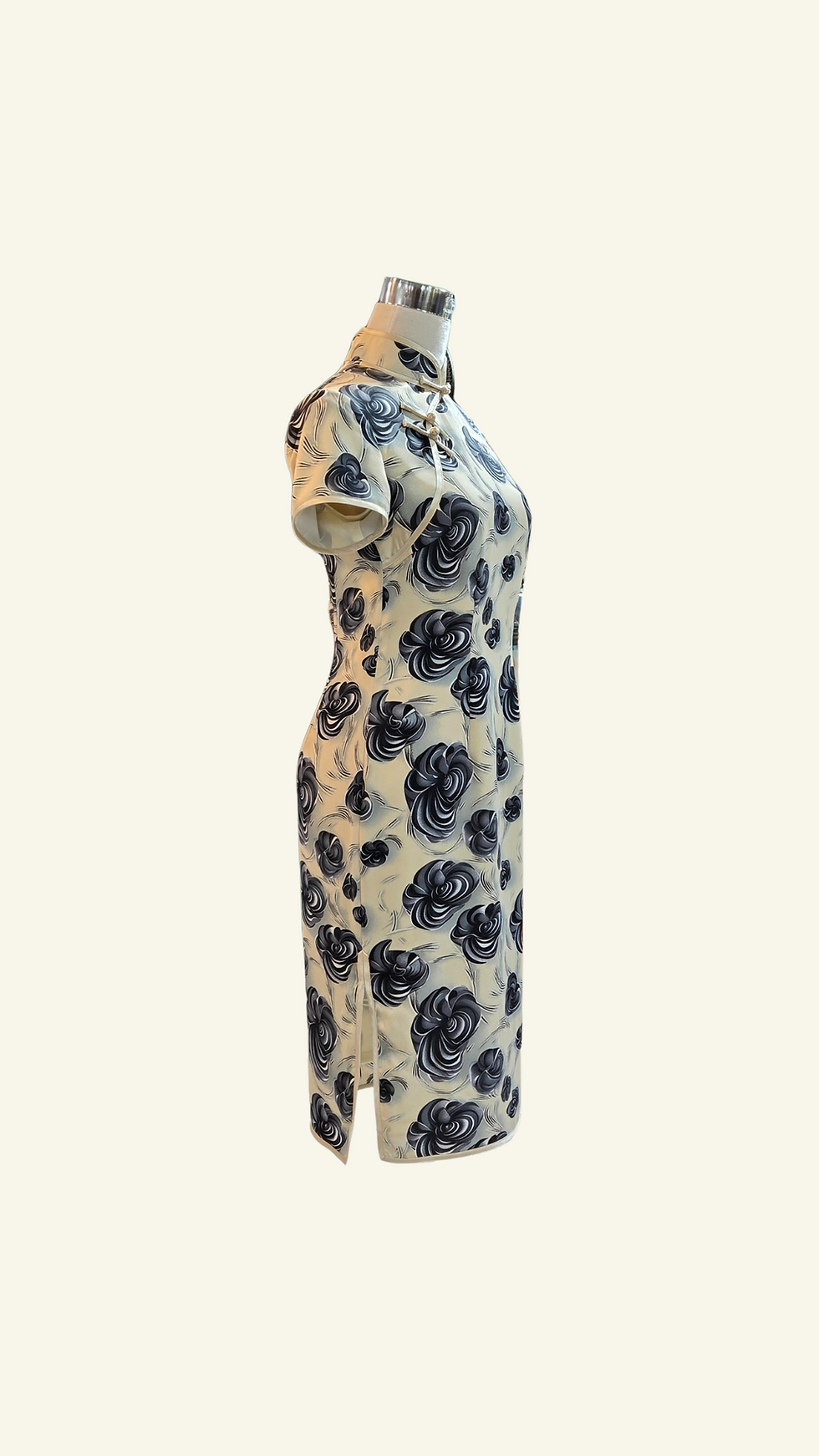 Thumbnail: 墨玫芳華短旗袍 Obsidian Rose short qipao P-005