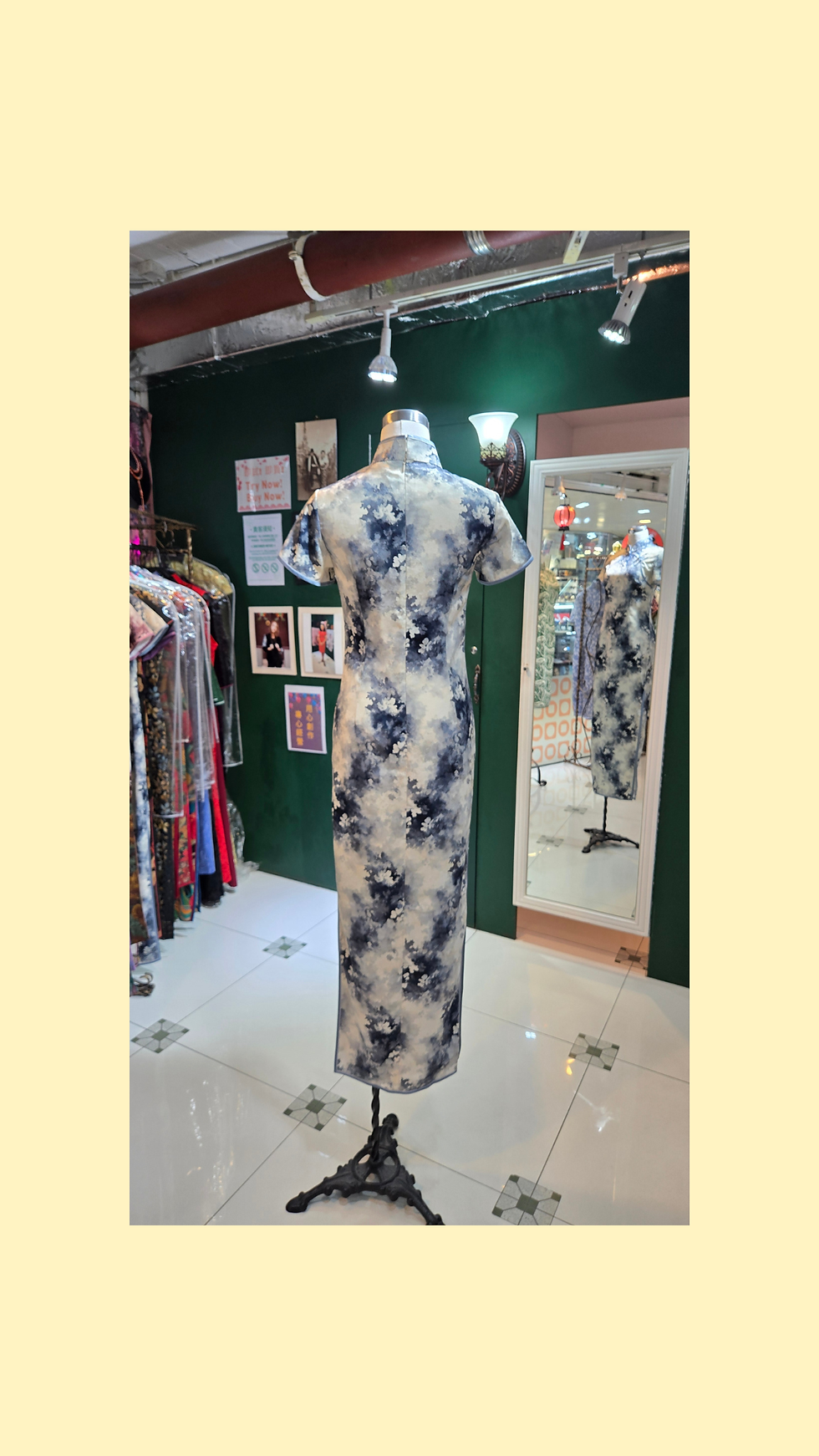 Thumbnail: 米黑色長旗袍 Beige and Black Floral Long Qipao P-037