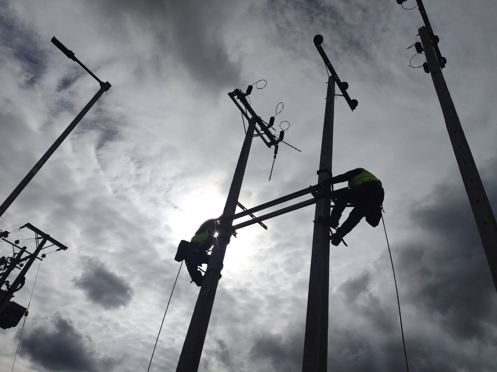 Arriendo de maquinaria especializada para trabajos en altura, Energiko Puerto Varas